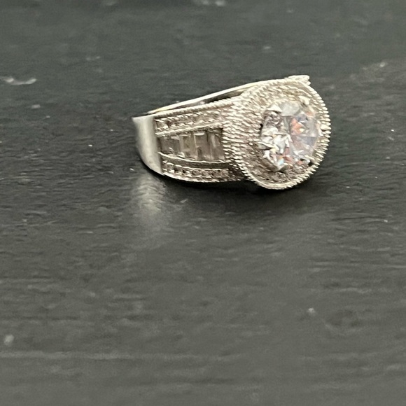 White Cubic Zirconium Sterling silver Ring size 6 - Picture 11 of 15